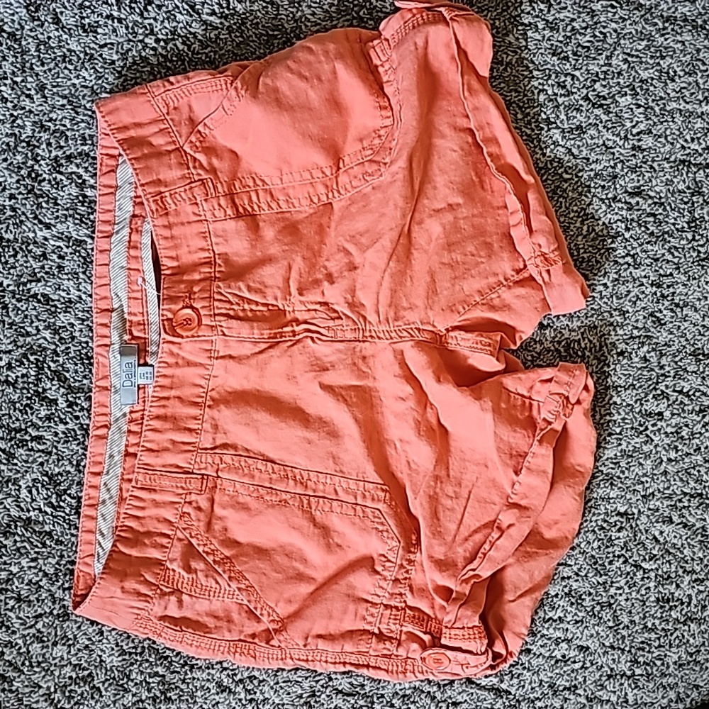 STUNNING DALIA PEACH LINEN SHORTS